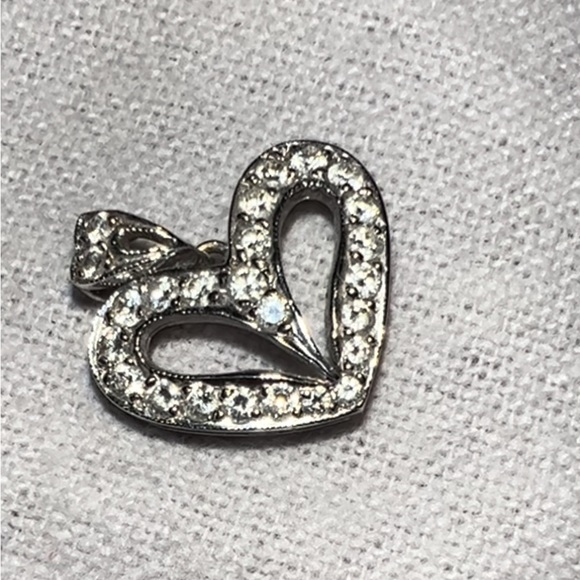 14Kt Diamond pendant CLEAN ✨